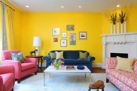 廚房、衛(wèi)生間這樣的空間最重要的要求是清潔衛(wèi)生，不妨考慮一下輕快的黃色。而黃色與藍(lán)色或紫色，能夠搭配成一個很好的組合顏色。 